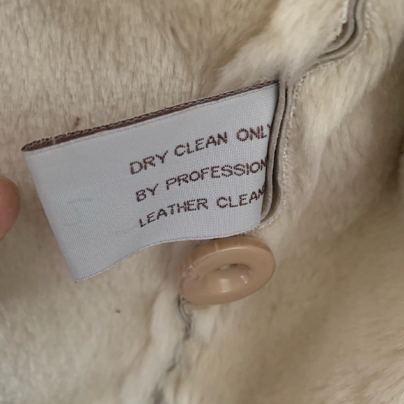 Jones New York Tan and Cream / Ivory Suede Jacket lined with faux fur. - Picture 6 of 15